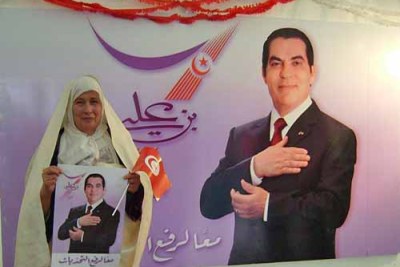 Le président Ben Ali sur une de ses affiches, lors de la campagne présidentielle 2009, vient d'écoper une peine de prison à vie