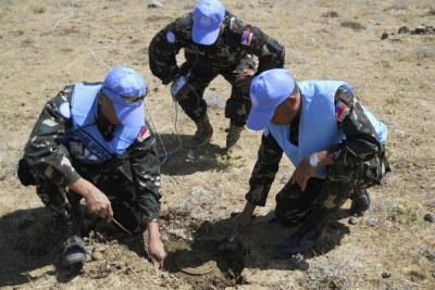 UN Disposal Unit uncovers an anti-tank mine.
