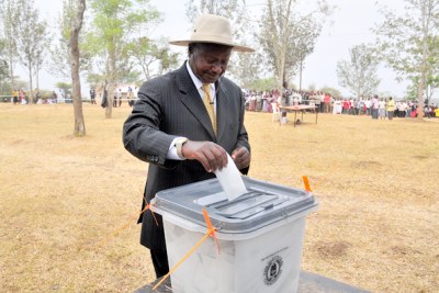 Incumbent and NRM flag bearer President Yoweri Museveni votes at Nshwerenkye Church of Uganda polling station in Kiruhura.