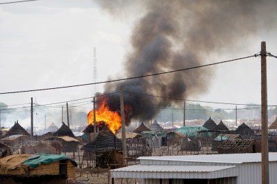 Une maison à Abyei brûle - Soudan (Illustration)