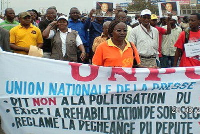 Les journalistes congolais entrain de protester.