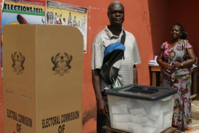 (Photo d'archives) - Un électeur ghanéen lors de la présidentielle de décembre 2012