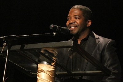 Jasen Mphepho accepts his second award at the NAMA 2012 ceremony
