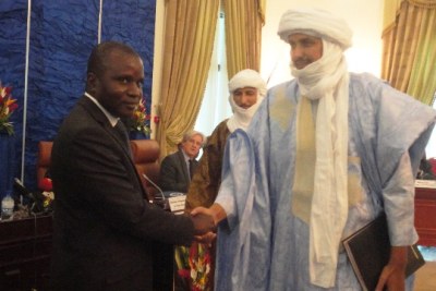 Le pouvoir malien et les rebelles touareg  ont enfin signé un accord.