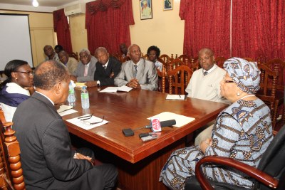 President Ellen Johnson Sirleaf pays a surprise visit to administrators at the University of Liberia.