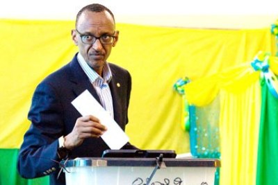 President Kagame casts his ballot at APE Rugunga polling centre in Kiyovu, Kigali, yesterday. The New Times/T. Kisambira.