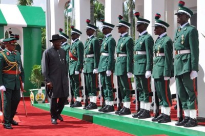 (Photo d'archives) - Le Président Goodluck Jonathan et son peuple ont fêté les 100 ans du Nigéria sous le signe de la sécurité et de la paix