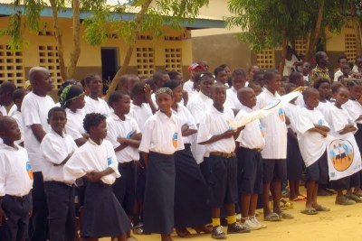 Enseignants et élèves d'une école à Kinshasa.