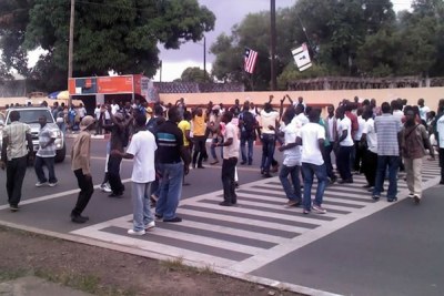 Protesting students set up road blocks.