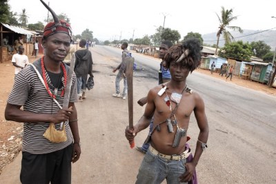 (Photo d'archives) - Des combattants anti Balaka a Bangui traquant des musulmans