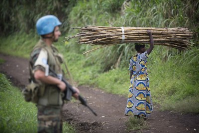 La Mission de stabilisation des Nations Unies en République démocratique du Congo (MONUSCO ) soutient des Forces Armées de la République Démocratique du Congo (FARDC ) dans une opération contre le groupe rebelle des Forces démocratiques alliées (ADF ) , dans la région de Beni est de la RDC , près de la frontière ougandaise.