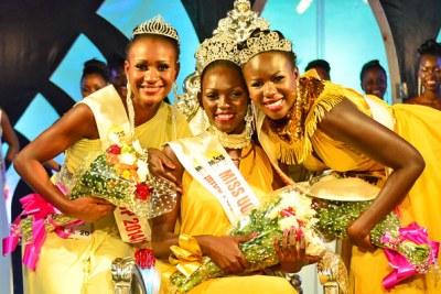 Leah Kalanguka (c), newly elected Miss Uganda, poses for a picture with 1st runner up Brenda Iriama (L) and 2nd runner up Yasmin Taban (R) in Kampala.
