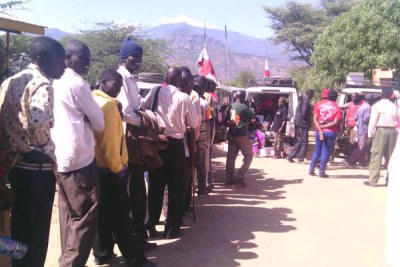 Kenya Red Cross distributing bread, water and milk to stranded passengers in Kainuk, Turkana.