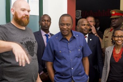 Erik Hersman, far left, with President Uhuru Kenyatta.