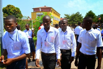Des candidats finalistes de l’enseignement secondaire et professionnel(EPSP) au lycée Sacré cœur à Kinshasa