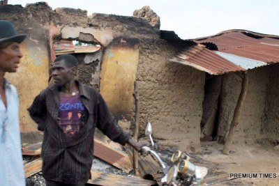 Maison brûlée dans le village d'Udugbeho qui a été attaquée par des bergers à Agatu, Benue.