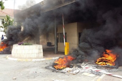 Tyres burning on Fort Hare campus in Alice (file photo).