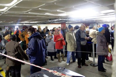 Queues at the South African Revenue Services offices in Long Street, Cape Town (file photo).