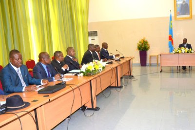 Le Président Joseph Kabila a reçu la délégation des gouverneurs des provinces le 11/06/2016 dans son bureau officiel au palais de la nation à Kinshasa lors des consultations
