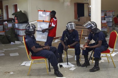 Police at a polling station in Zambia (file photo).