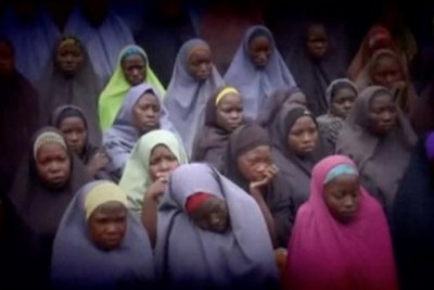 Capture d'écran de la vidéo présentée comme montrant les lycéennes enlevées par le groupe Boko Haram.
