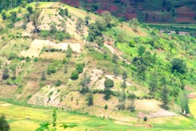 The hill, known as Sabanegwa in Rwanda and Sabanerwa in Burundi.