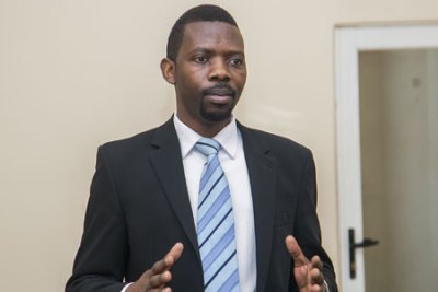 Phillipe Mpayimana addresses journalists in Kigali.