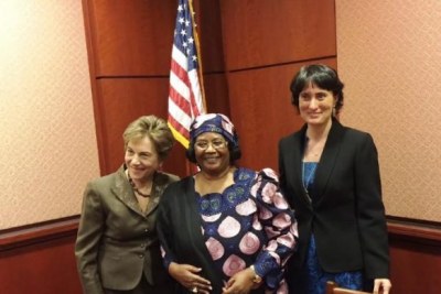 From left, Congresswoman Jan Schakows of Illinois with Joyce Banda and Garbriella Bardall.