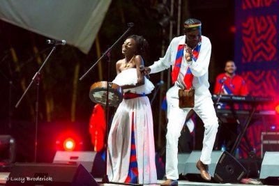 Hope Masike and Oliver Mtukudzi in a joint perfomance of the opening of Hifa 2017 in Harare.