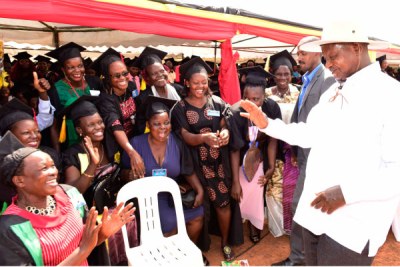 President Museveni interacts with some of the youth and women under the Sseninde Foundation programme, who graduated in Wakiso.