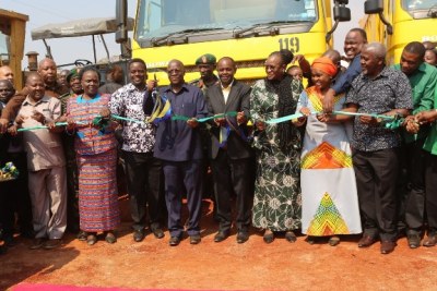 President John Magufuli with Minister for Works, Transport and Communications, Prof Makame Mbarawa (fifth left); First Lady, Janeth (third right); Minister for Education, Science and Technology and Vocational Training, Prof Joyce Ndalichako (second left) and other government officials as launched the construction of a tarmac road from Nyakanazi in Biharamulo District to Kakonko in Kigoma Region.