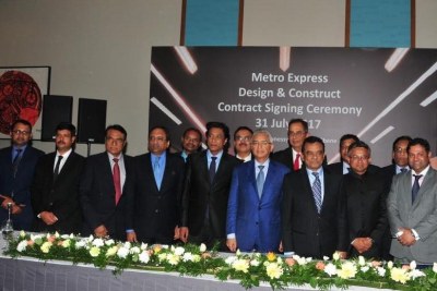 Le Premier ministre de Maurice, Pravind Jugnauth, a présenté le projet «Metro Express» entouré de ses partenaires indiens et singapouriens, le 31 juillet 2017.