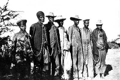 Herero enchaîné pendant la rébellion de 1904