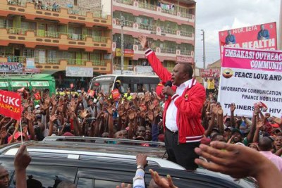 President Uhuru Kenyatta addresses Kayole, Nairobi County, residents during his re-election campaign on October 23, 2017.