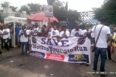 Nigerian youths shut down national assembly gate