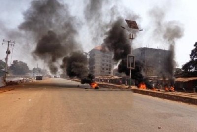 Manif arrestation Bambato-Cosa, police, violences, affrontement, grève, ville morte (Guinée)