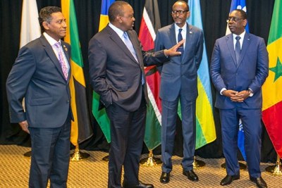 Présidents africains, de gauche à droite, Danny Faure des Seychelles, le président Kenyan Uhuru Kenyatta, Paul Kagame du Rwanda et Macky Sall du Sénégal au sommet G7 au Québec, Canada le 8 juin 2018.