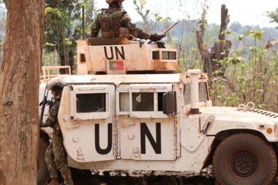 Des Casques bleus de la Mission multidimensionnelle intégrée des Nations Unies pour la stabilisation en République centrafricaine (MINUSCA) en patrouille à Bambari (archives).