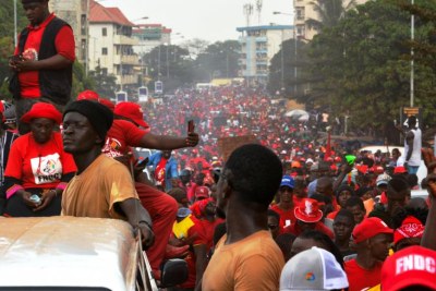 A Conakry, les manifestants ont parcouru la douzaine de kilomètres qui sépare le rond point de la tannerie de l’esplanade du stade du 28 septembre dans une ambiance bon enfant.