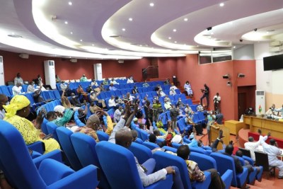 La Représentation nationale a examiné et adopté la loi portant prorogation de la durée de l’Etat d’urgence au cours d’une plénière, le jeudi 24 juin 2021, à Ouagadougou.