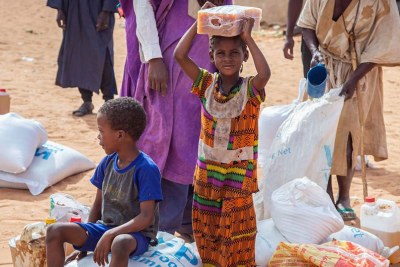 Depuis le début de la pandémie de Covid-19, le PAM organise des distributions de nourriture pour des réfugiés maliens en Mauritanie.