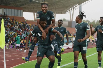 Nigerian players celebrate after their victory against Egypt at AFCON on January 11, 2022.