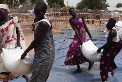 Displaced people in Bor, South Sudan, collect food aid (file photo).
