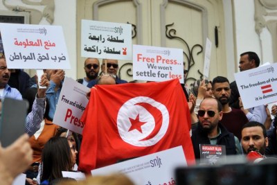Les journalistes tunisiens dÃ©plorent un Â«recul importantÂ» des libertÃ©s