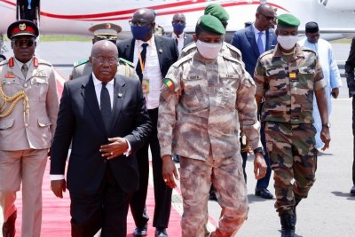 Le Président de la Transition, SE le Colonel Goita Assimi, Chef de l’État, a accueilli, ce jeudi, à l’aéroport international Modibo KEÏTA de Bamako-Senou, une délégation de haut niveau de la Communauté économique des États de l’Afrique de l’Ouest (CEDEAO).