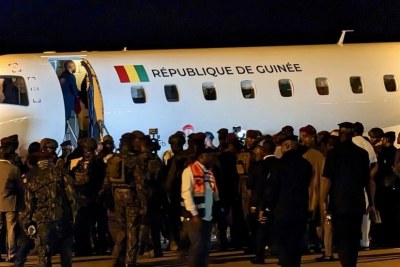 Le vol spécial affrété par les autorités guinéennes pour rapatrier 49 ressortissants guinéens ayant quitté le sol tunisien, le 1er mars 2023 à Conakry.
