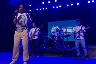Accompagnée par un groupe qui réunit la crème des jeunes musiciens cap-verdiens, la chanteuse Kaylen a ambiancé la cérémonie d’ouverture de l’Atlantic Music Expo.