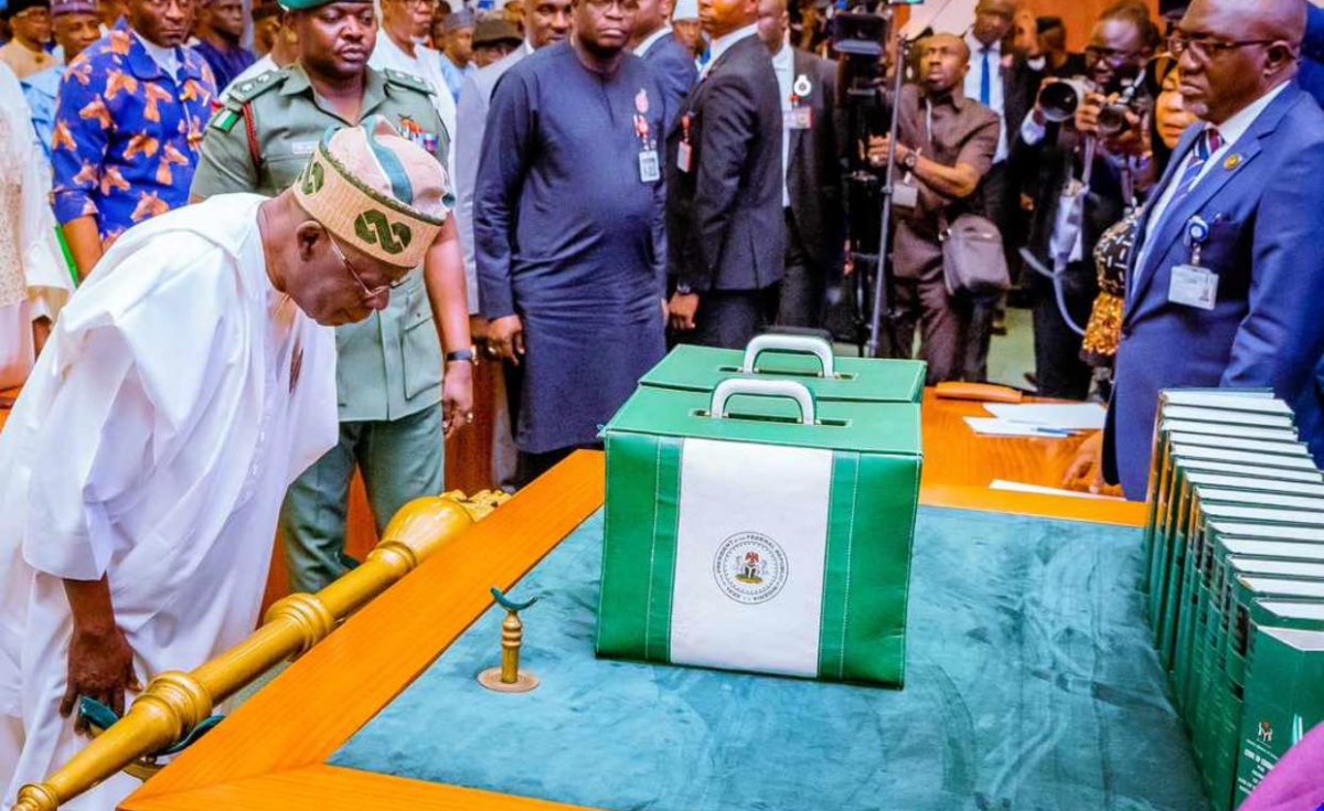 nigeria-tinubu-arrives-national-assembly-to-present-n47-96trn-2025